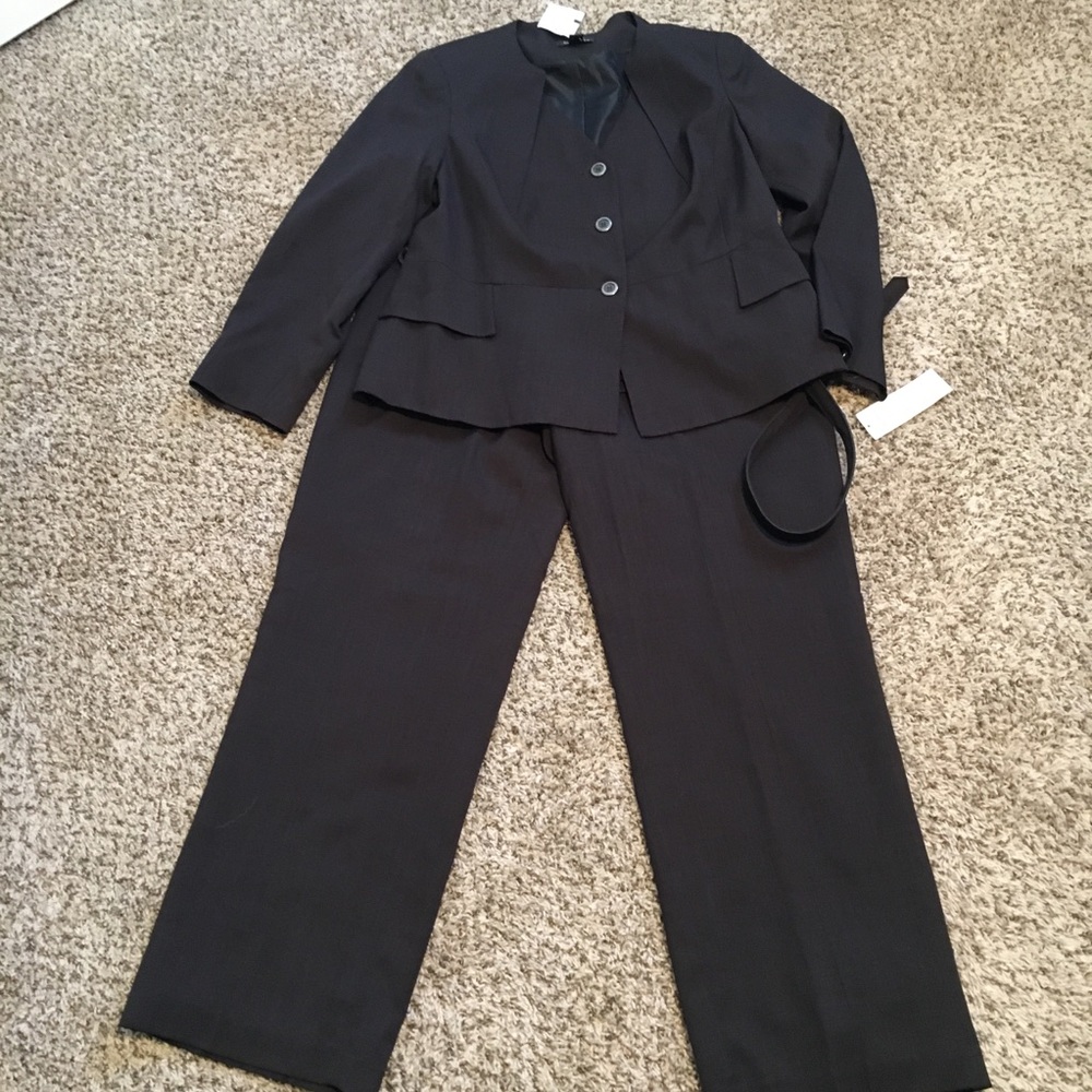 NWT Isabella 2pc charcoal  suit set